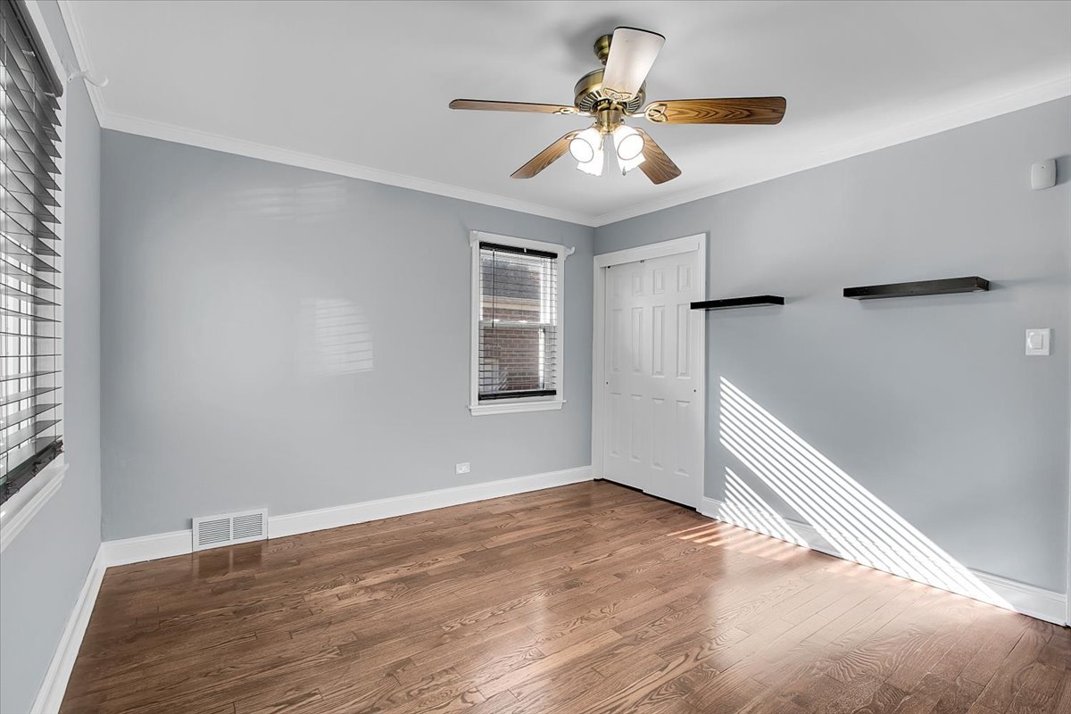 550 S Hillcrest Avenue, Elmhurst, IL 60126