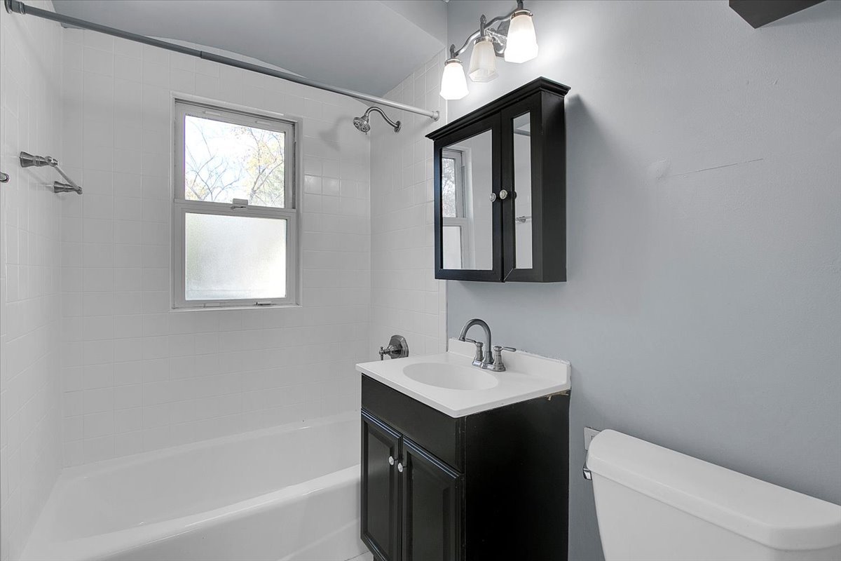 550 S Hillcrest Avenue, Elmhurst, IL 60126