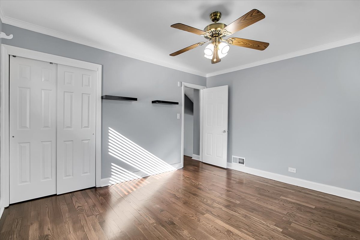 550 S Hillcrest Avenue, Elmhurst, IL 60126