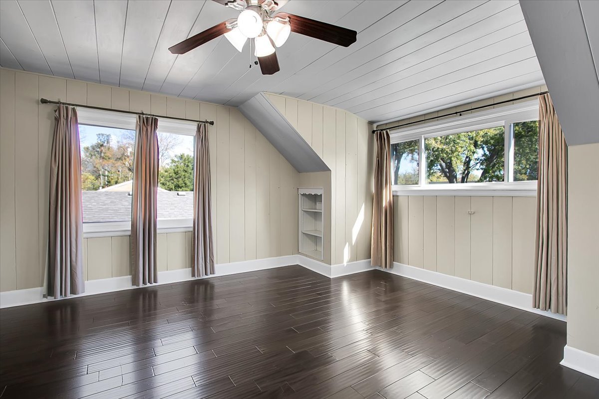 550 S Hillcrest Avenue, Elmhurst, IL 60126