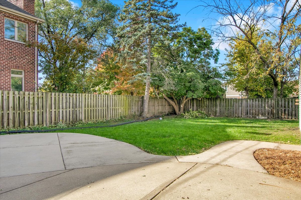 550 S Hillcrest Avenue, Elmhurst, IL 60126