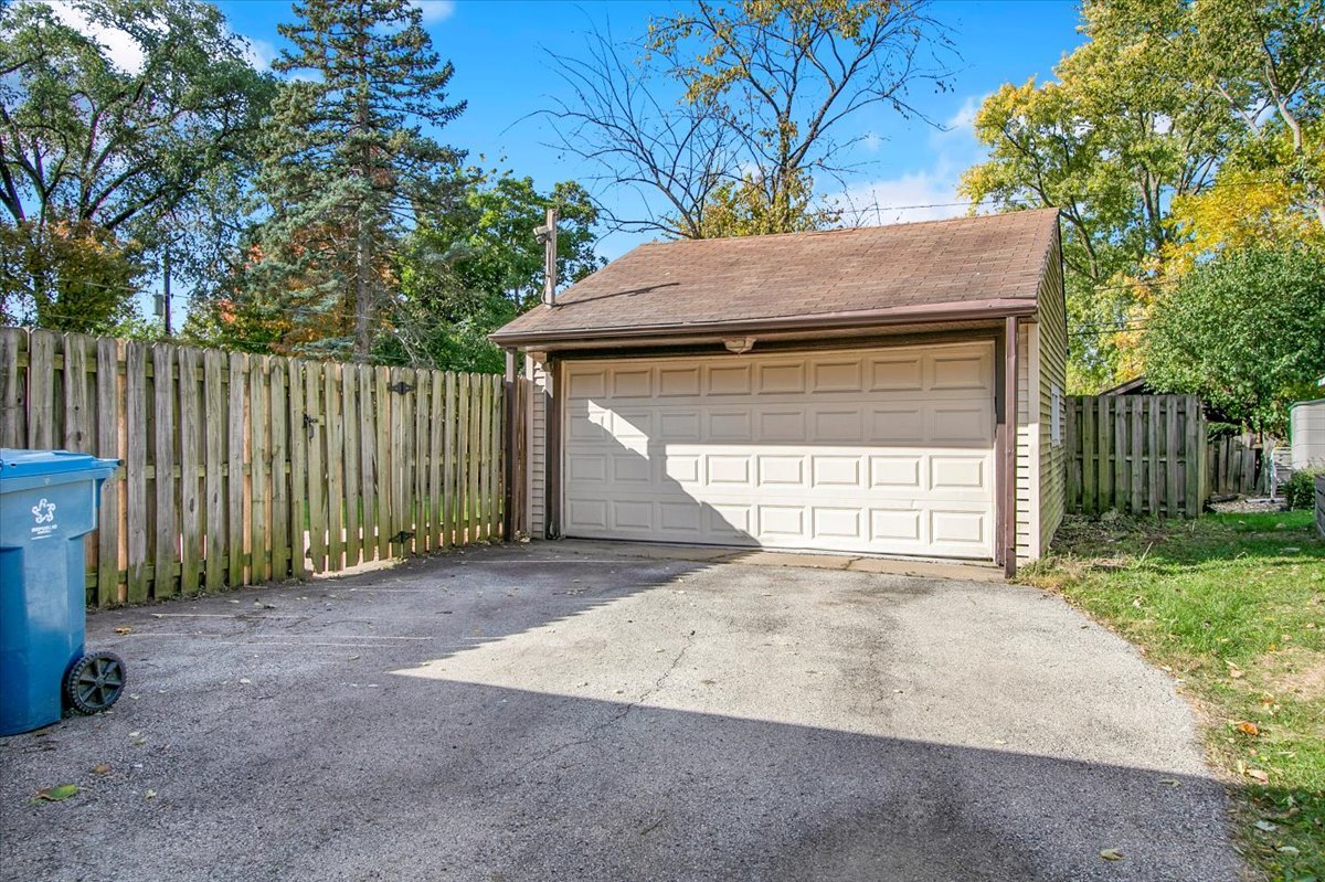 550 S Hillcrest Avenue, Elmhurst, IL 60126