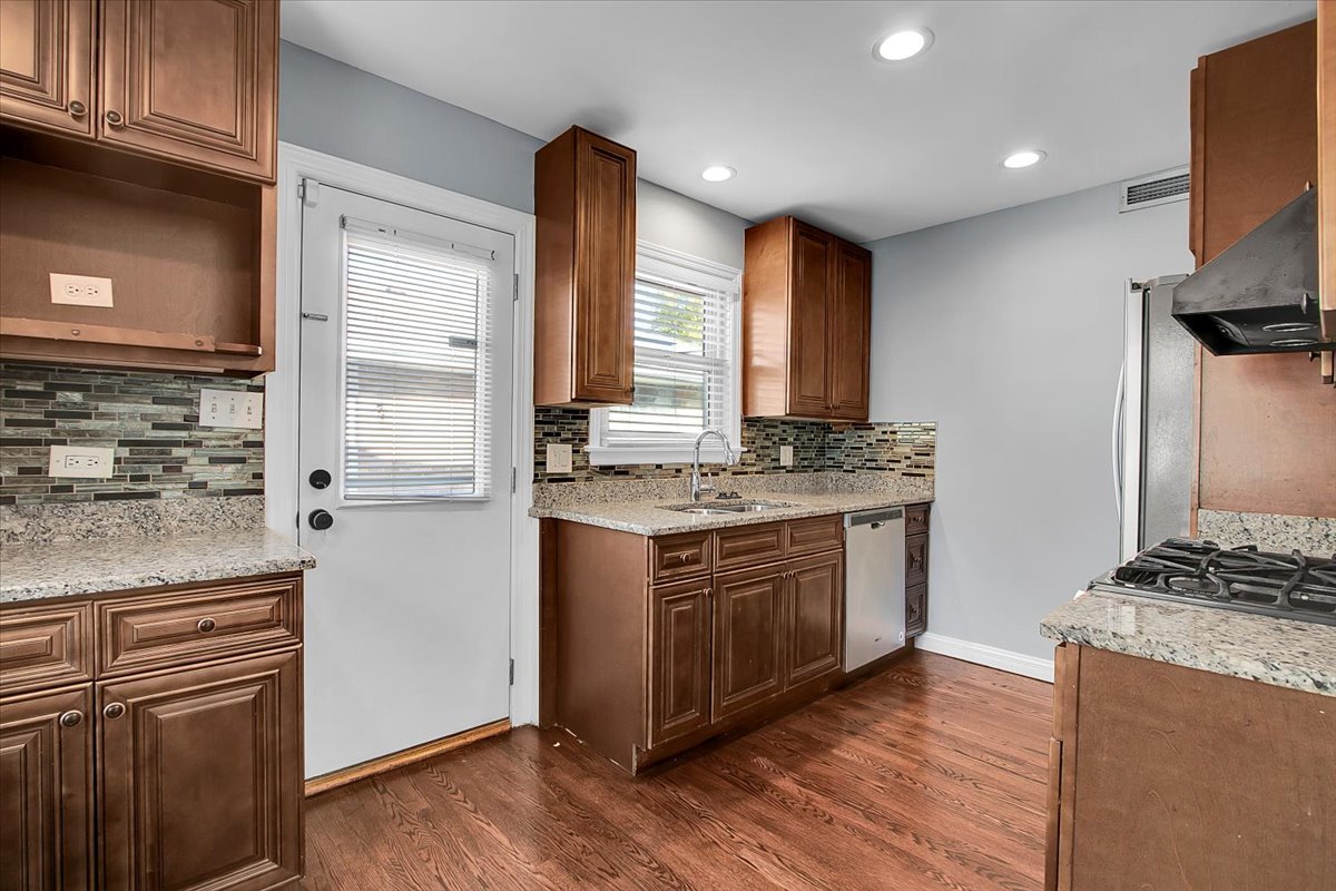 550 S Hillcrest Avenue, Elmhurst, IL 60126