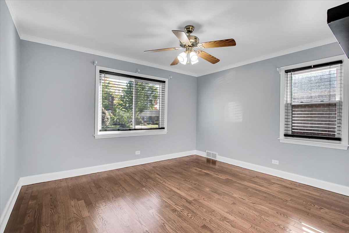 550 S Hillcrest Avenue, Elmhurst, IL 60126