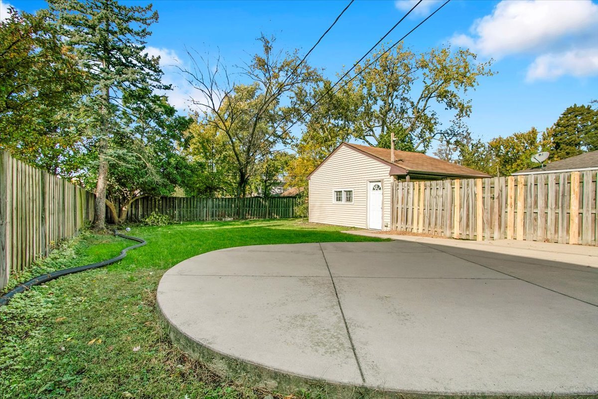 550 S Hillcrest Avenue, Elmhurst, IL 60126