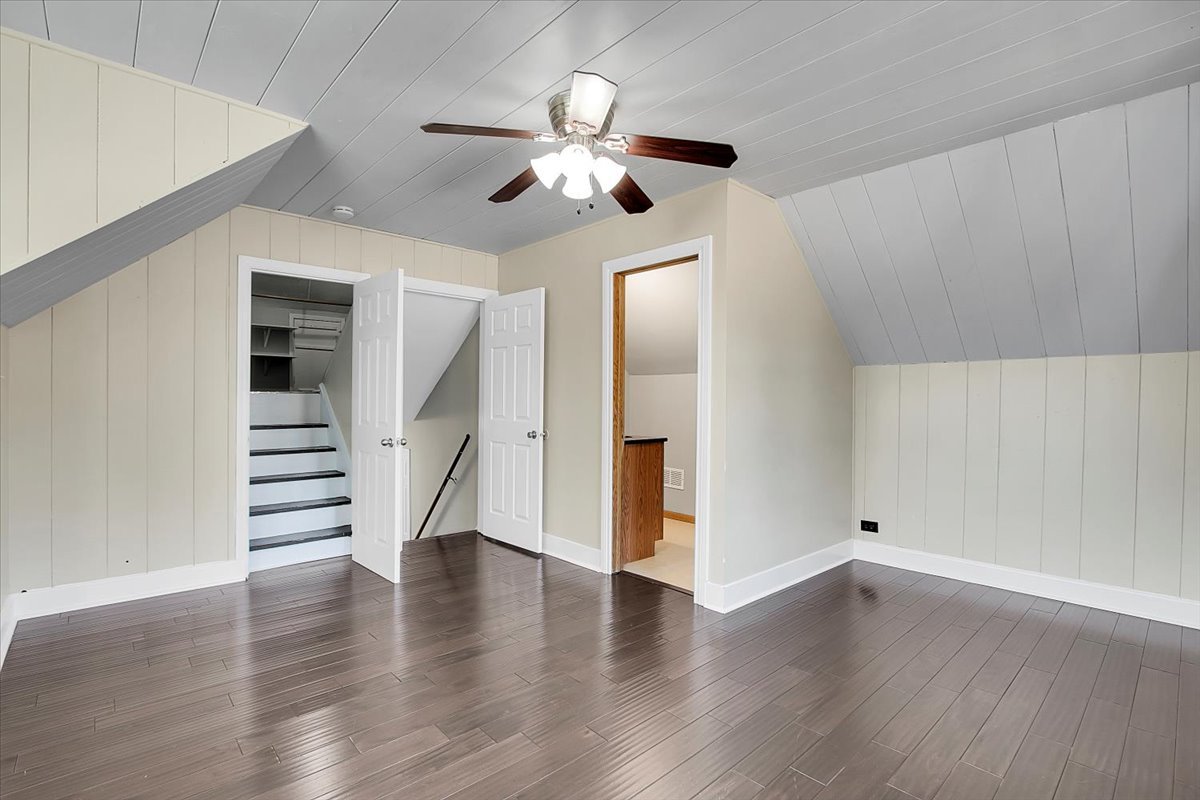 550 S Hillcrest Avenue, Elmhurst, IL 60126