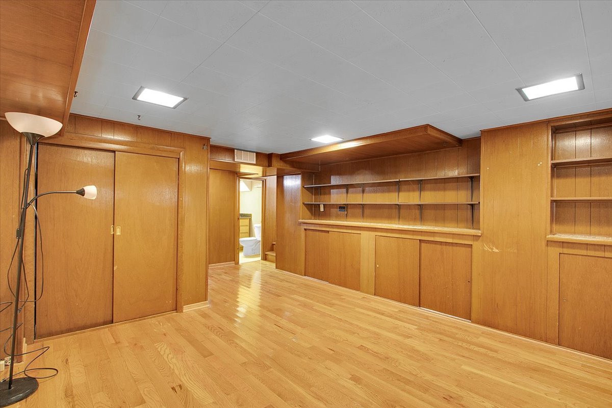 550 S Hillcrest Avenue, Elmhurst, IL 60126