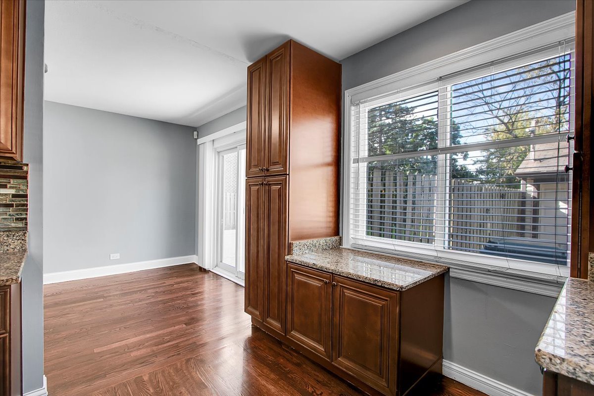 550 S Hillcrest Avenue, Elmhurst, IL 60126