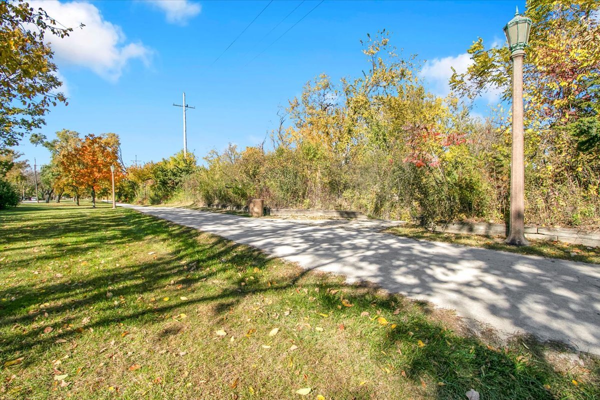 550 S Hillcrest Avenue, Elmhurst, IL 60126