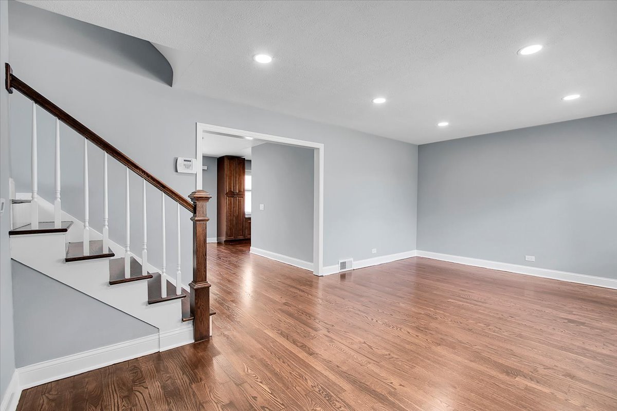 550 S Hillcrest Avenue, Elmhurst, IL 60126