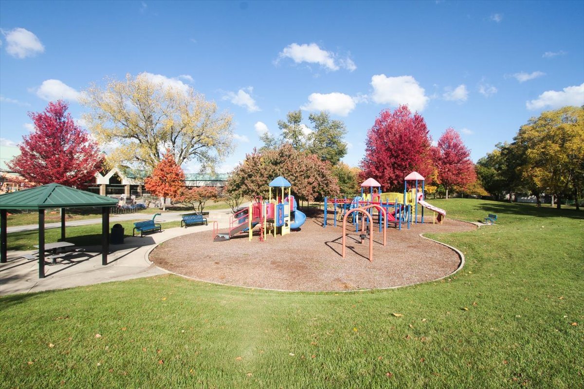 520 E Thacker Street, Des Plaines, IL 60016