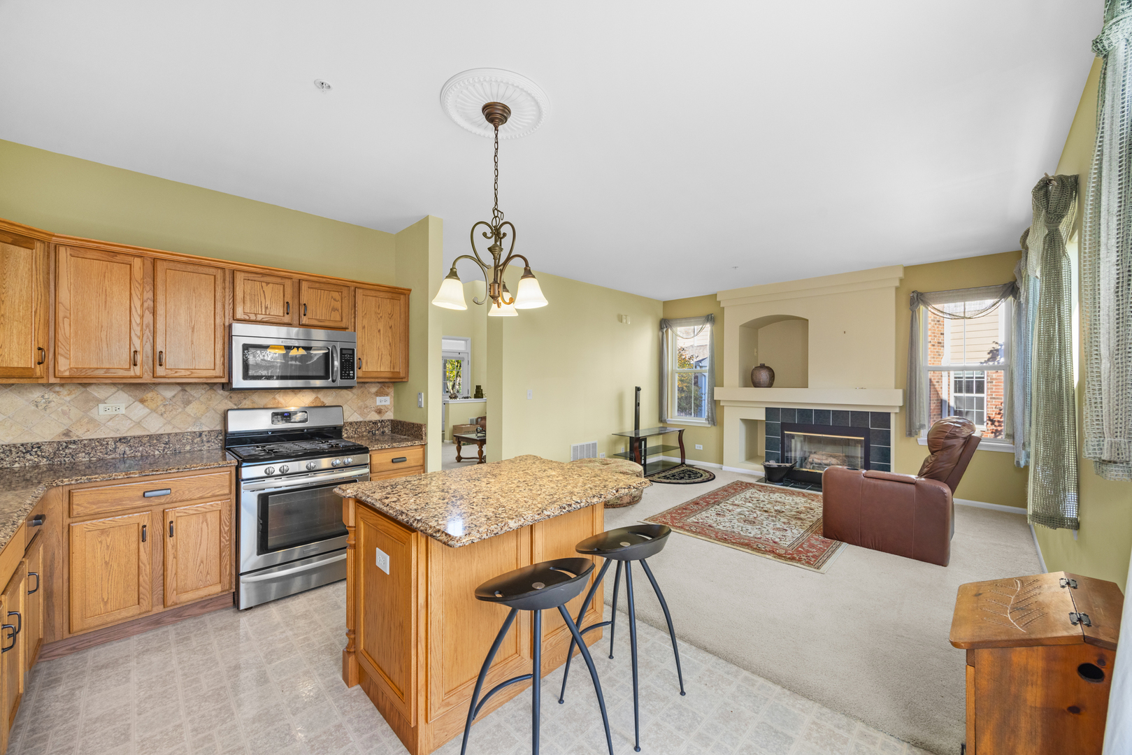 119 Tanglewood Drive #119, Glen Ellyn, IL 60137
