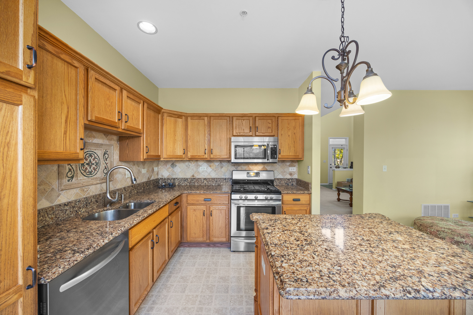 119 Tanglewood Drive #119, Glen Ellyn, IL 60137