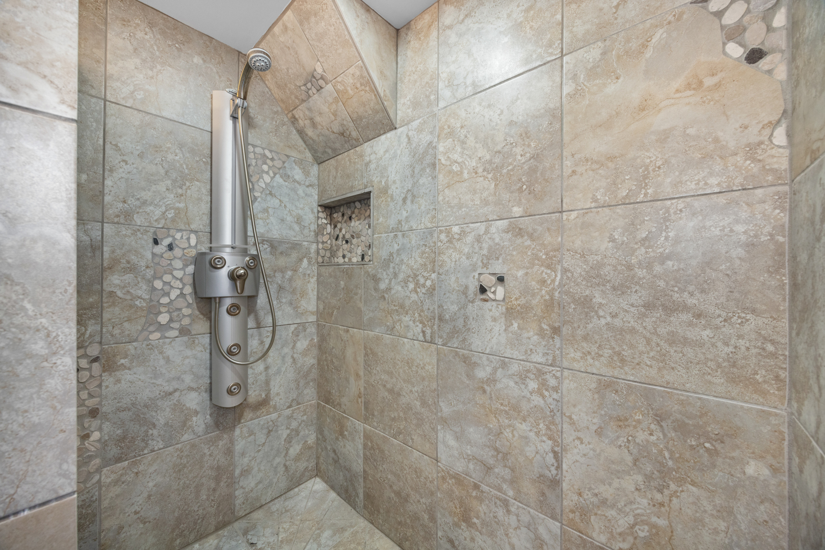 119 Tanglewood Drive #119, Glen Ellyn, IL 60137