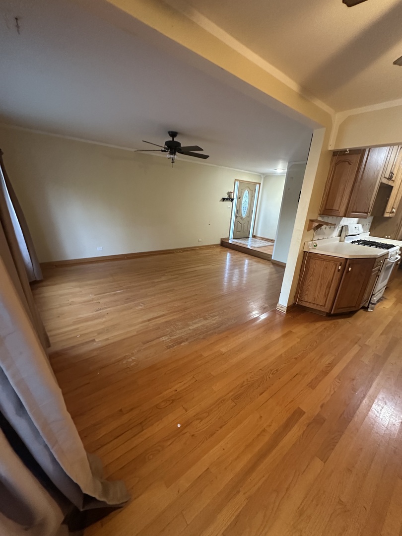 139 N Hemlock Avenue, Wood Dale, IL 60191
