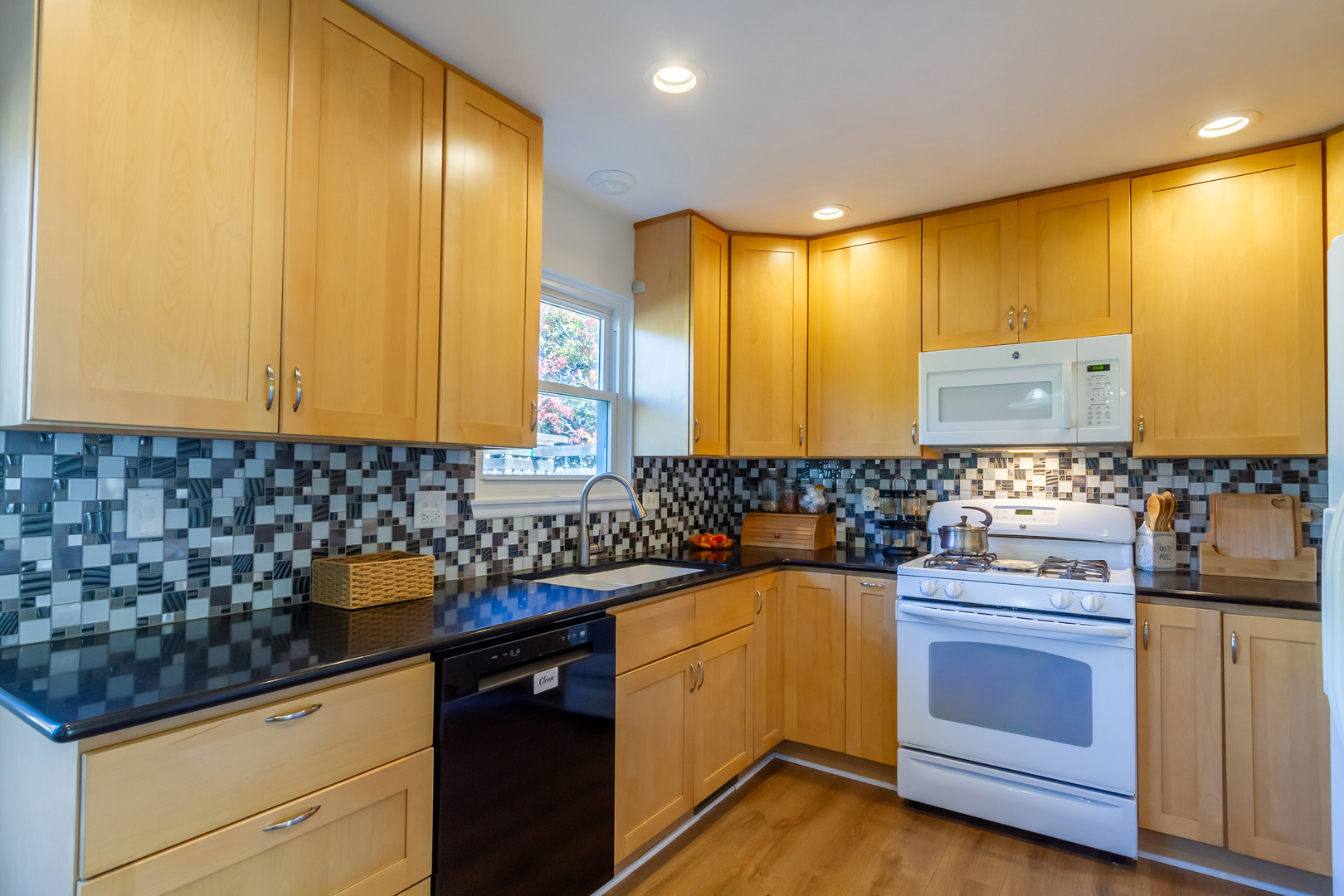 1734 Somerfield Lane, Crystal Lake, IL 60014