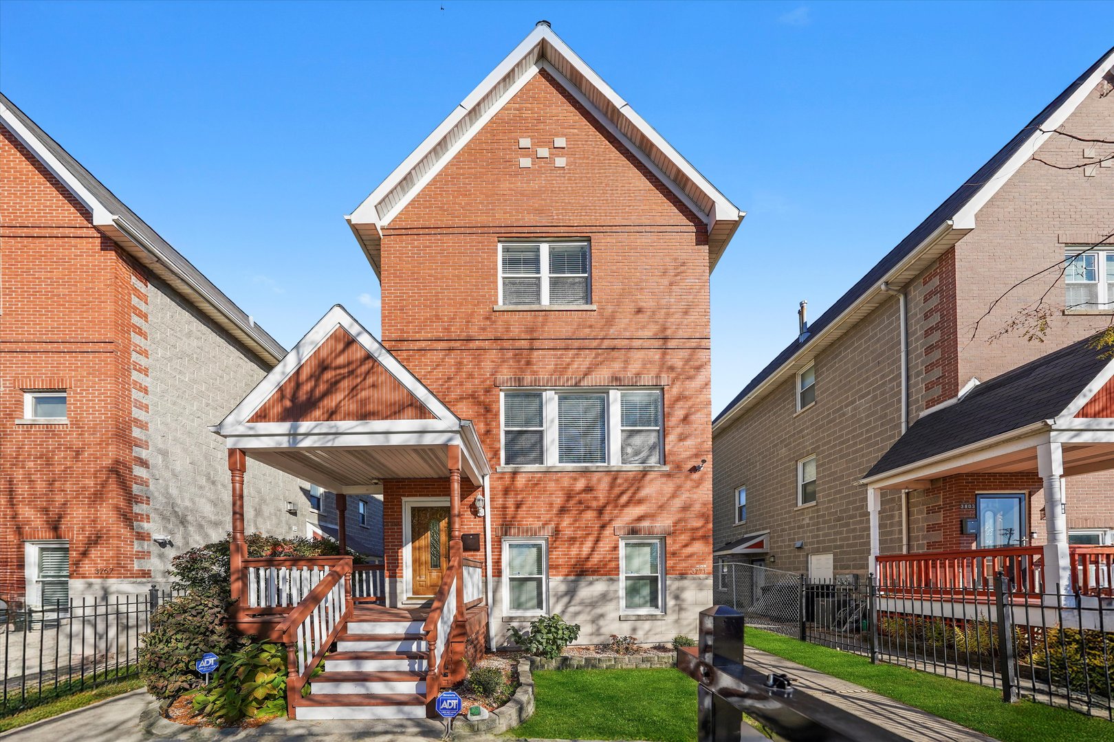 3769 S Lake Park Avenue, Chicago, IL 60653