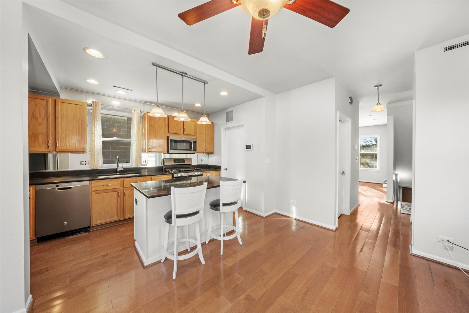 3769 S Lake Park Avenue, Chicago, IL 60653