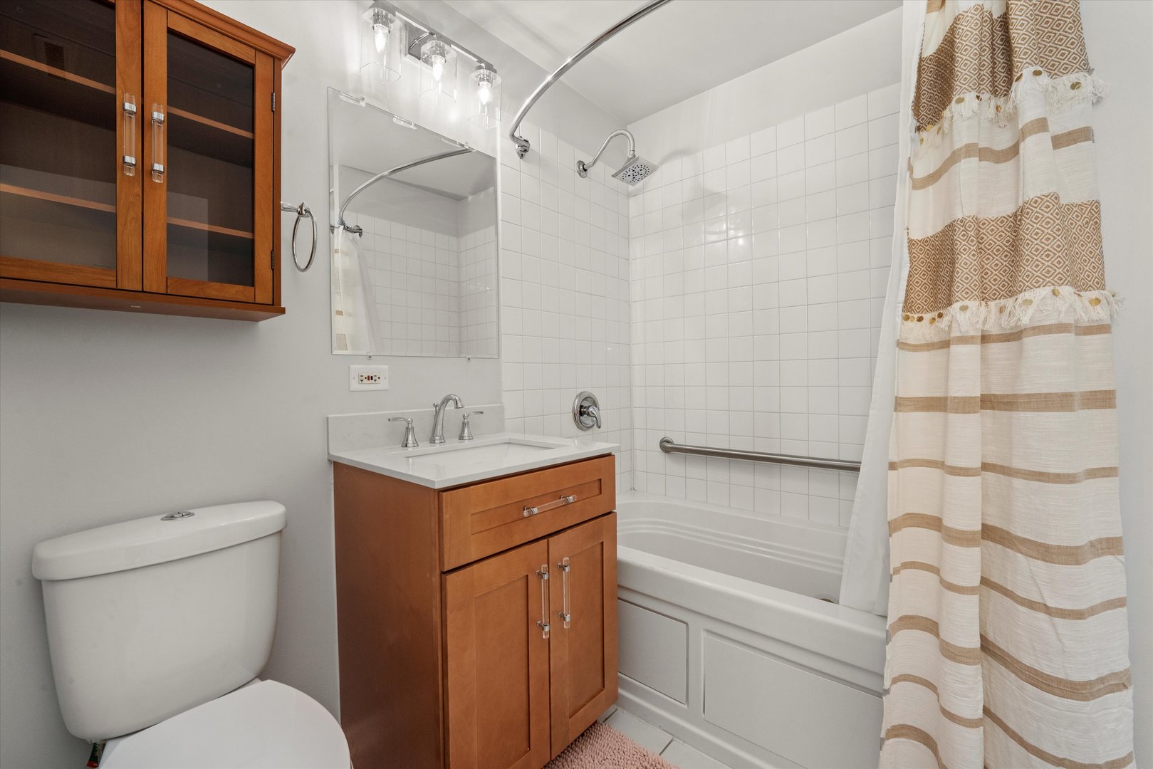 3769 S Lake Park Avenue, Chicago, IL 60653