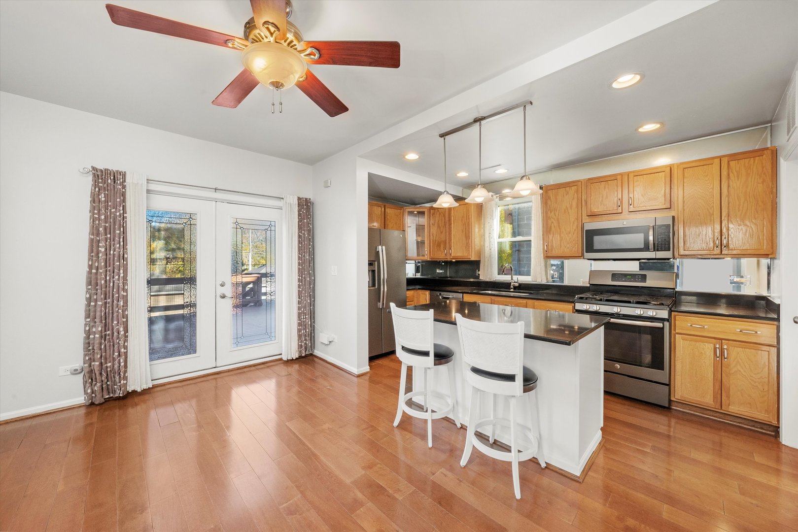 3769 S Lake Park Avenue, Chicago, IL 60653