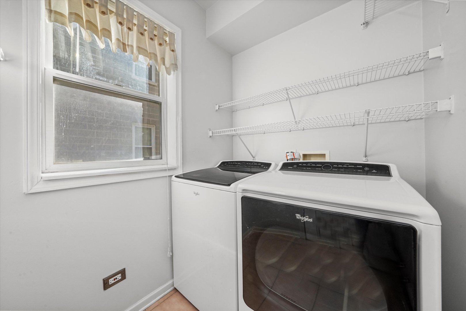 3769 S Lake Park Avenue, Chicago, IL 60653