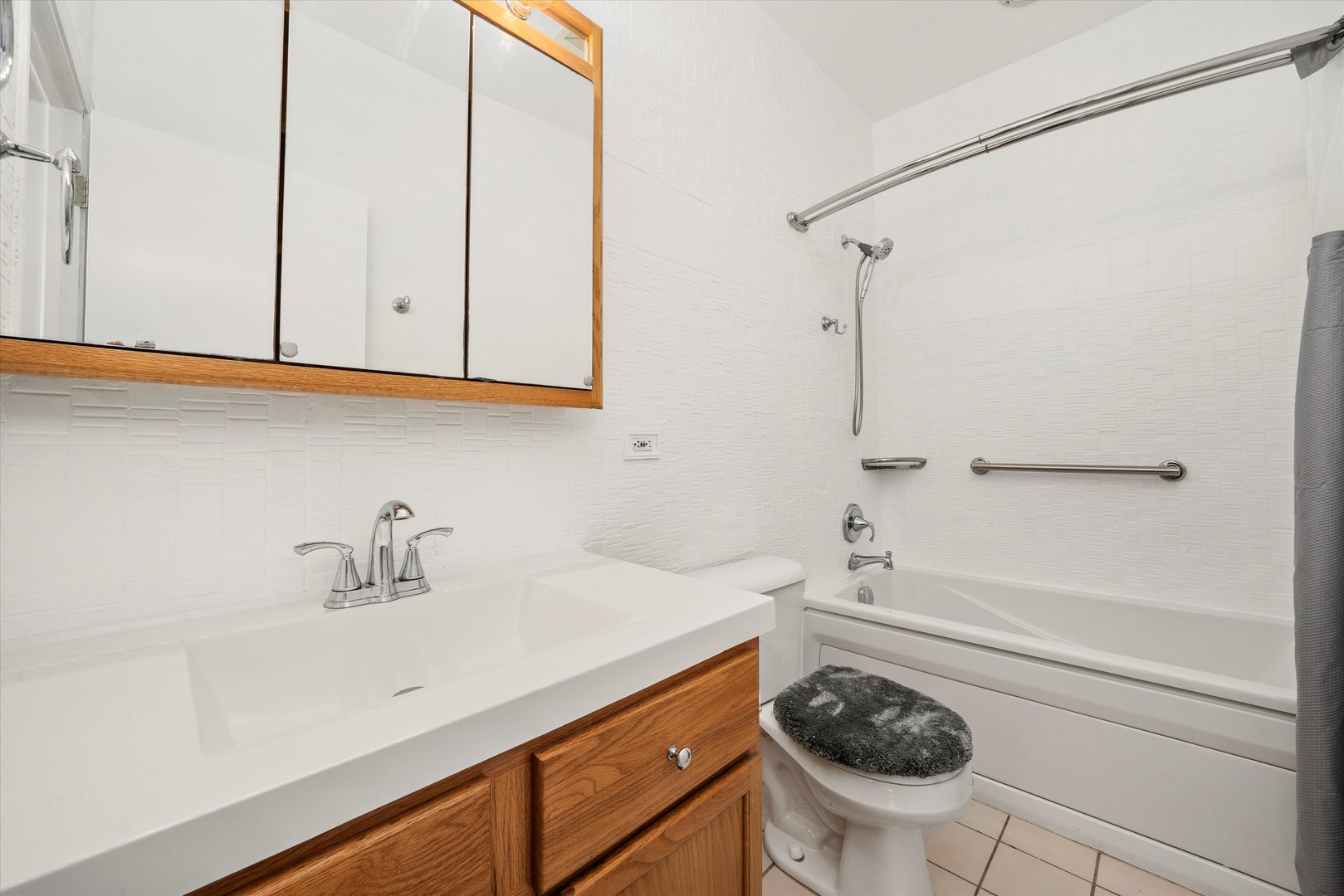 3769 S Lake Park Avenue, Chicago, IL 60653