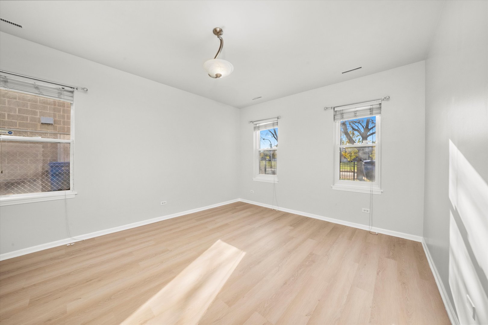 3769 S Lake Park Avenue, Chicago, IL 60653