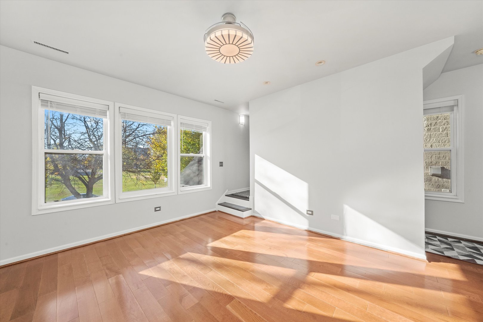 3769 S Lake Park Avenue, Chicago, IL 60653