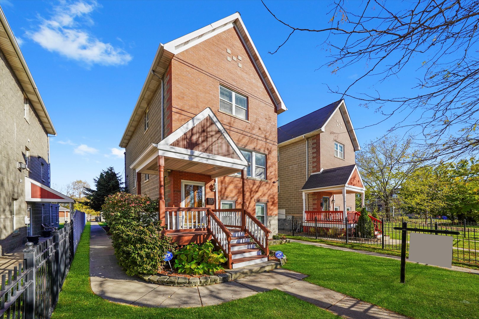 3769 S Lake Park Avenue, Chicago, IL 60653