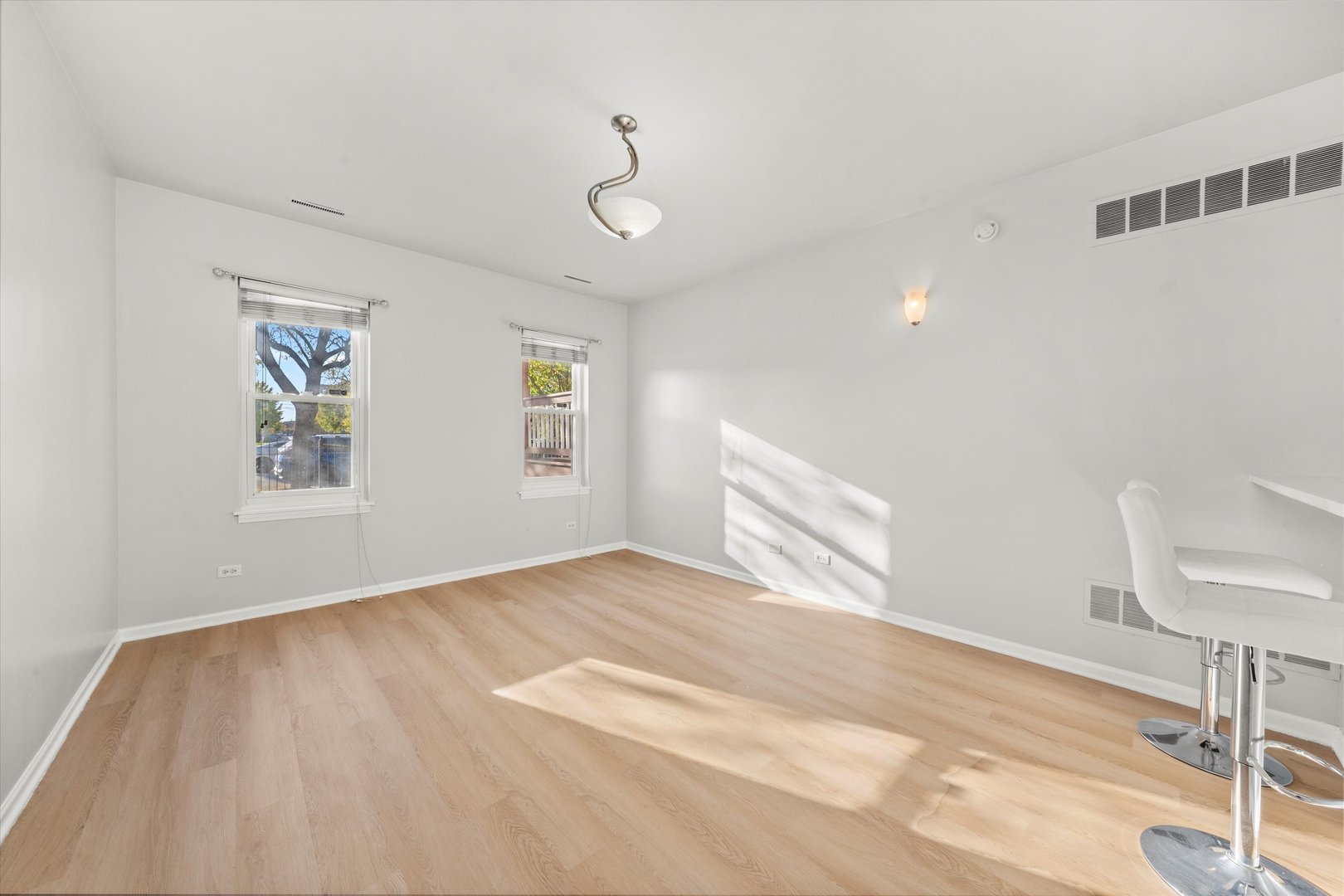 3769 S Lake Park Avenue, Chicago, IL 60653