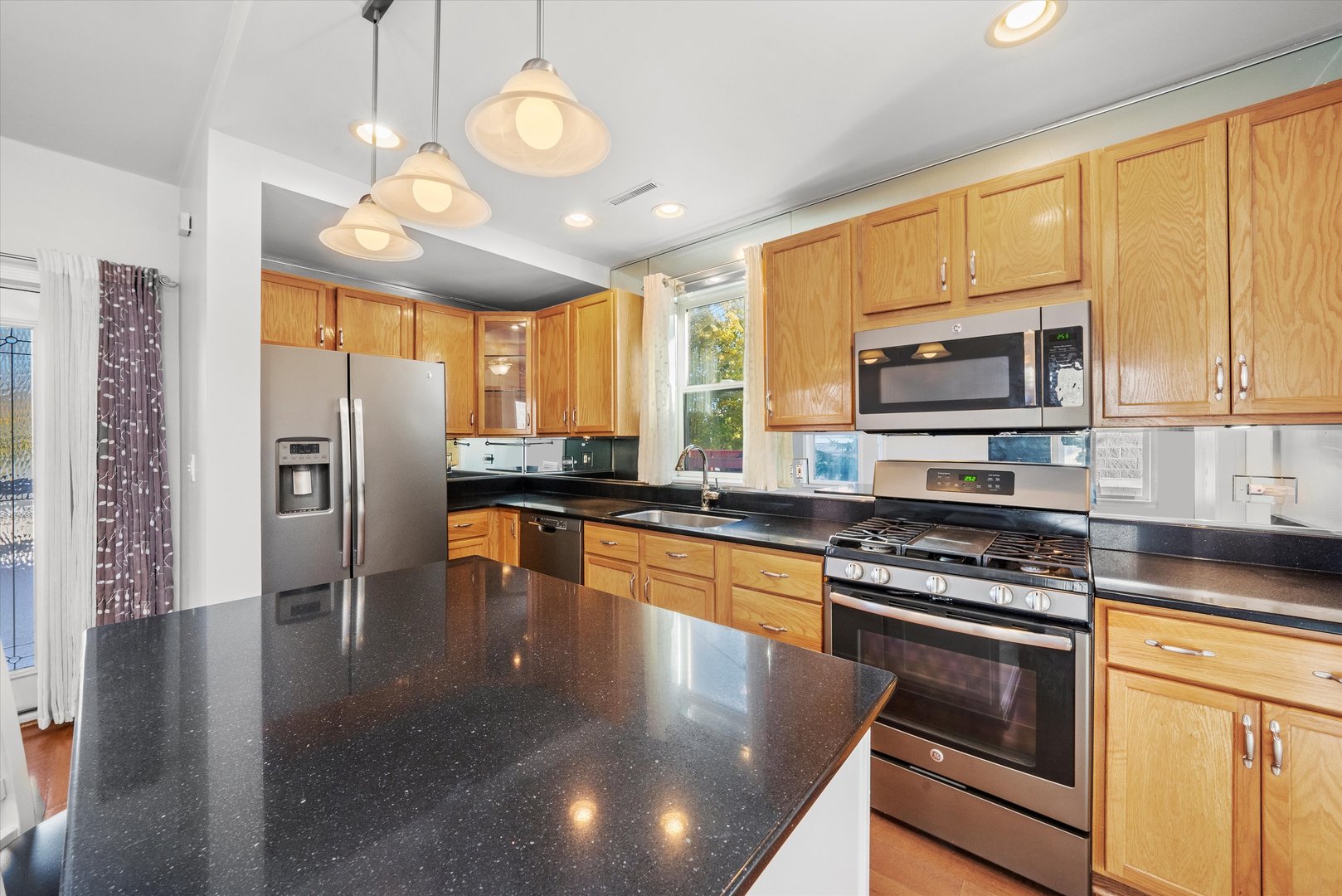 3769 S Lake Park Avenue, Chicago, IL 60653