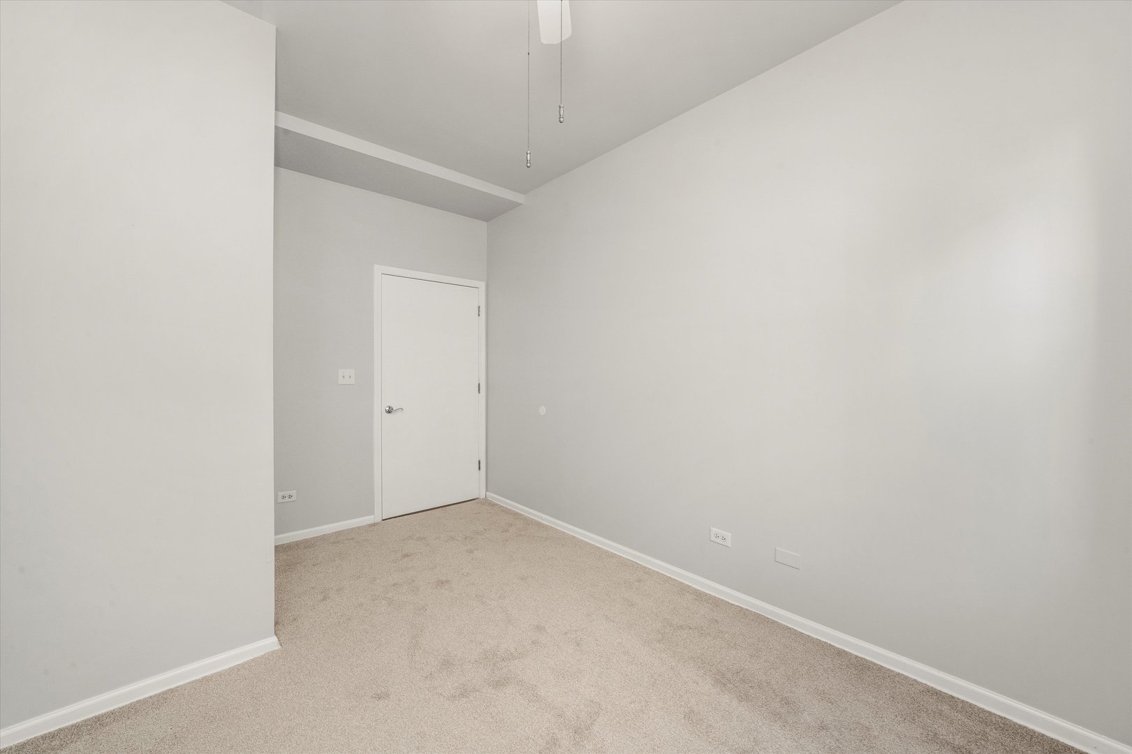 3769 S Lake Park Avenue, Chicago, IL 60653