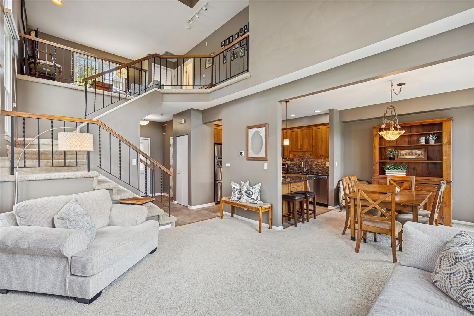 56 N Golfview Court, Glendale Heights, IL 60139