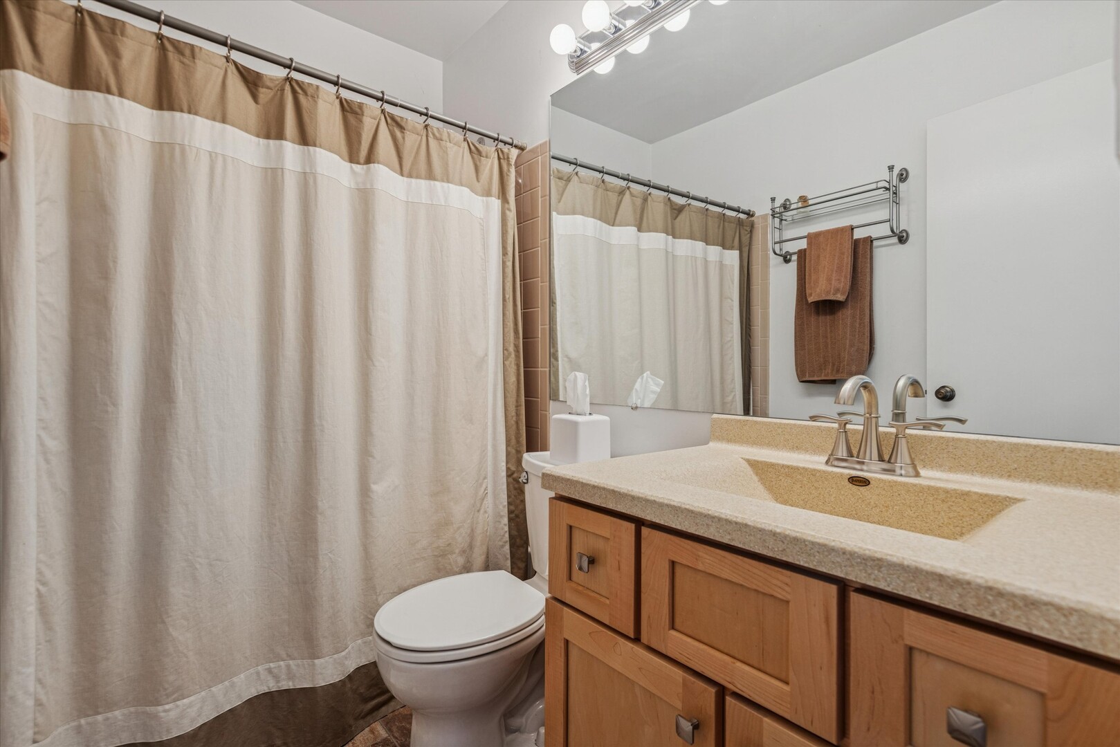 56 N Golfview Court, Glendale Heights, IL 60139