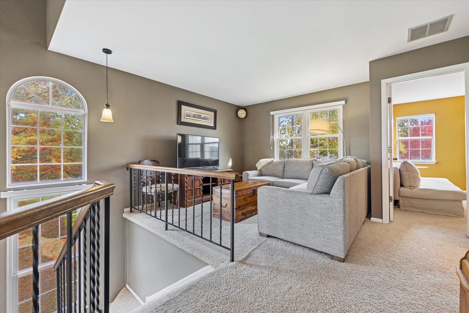 56 N Golfview Court, Glendale Heights, IL 60139