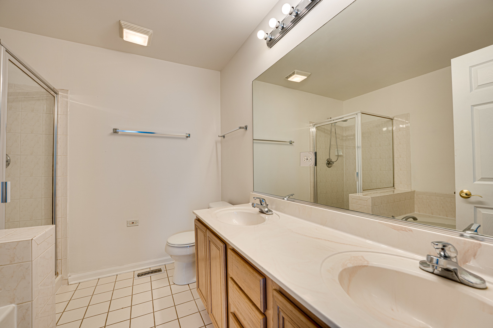 2963 SAGANASHKEE Lane #2963, Naperville, IL 60564