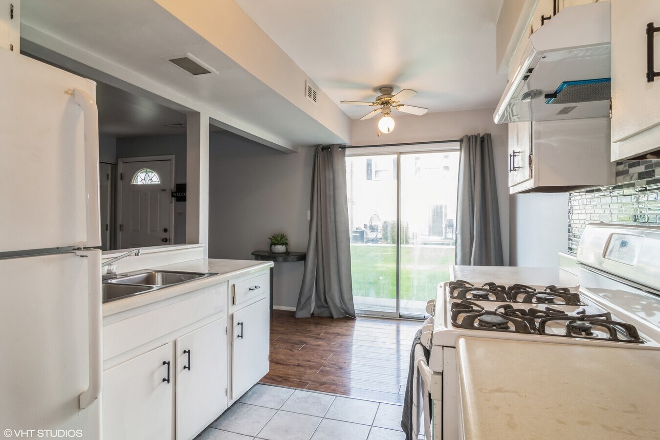 329 David Court #B, Bartlett, IL 60103