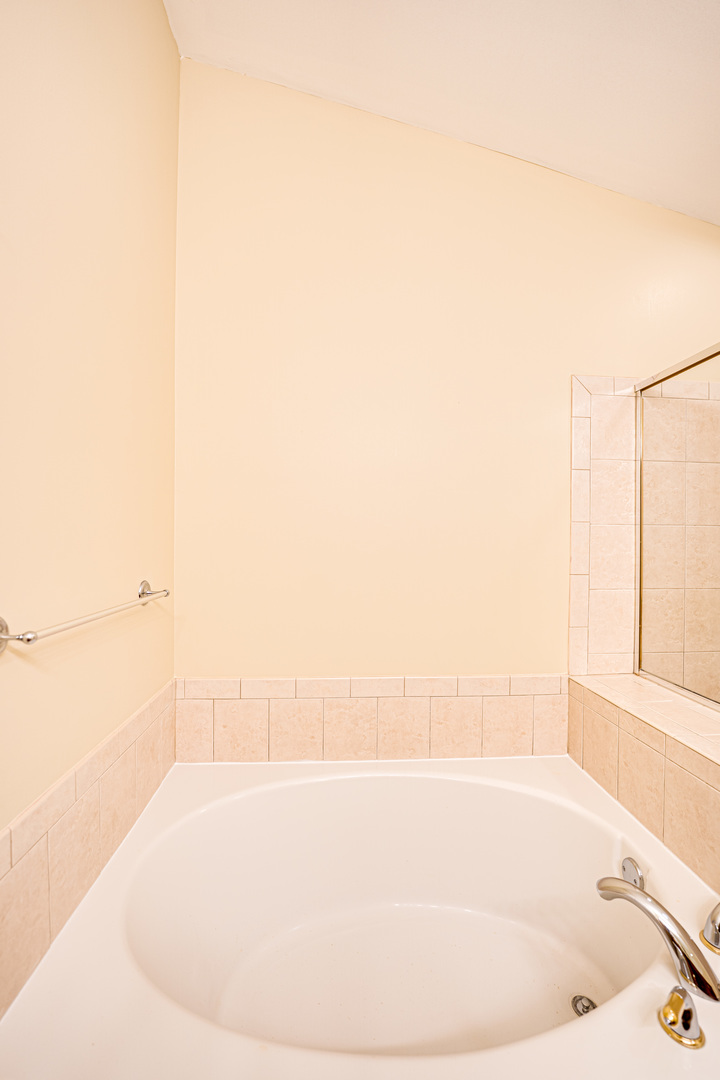 3147 Saganashkee Lane, Naperville, IL 60564