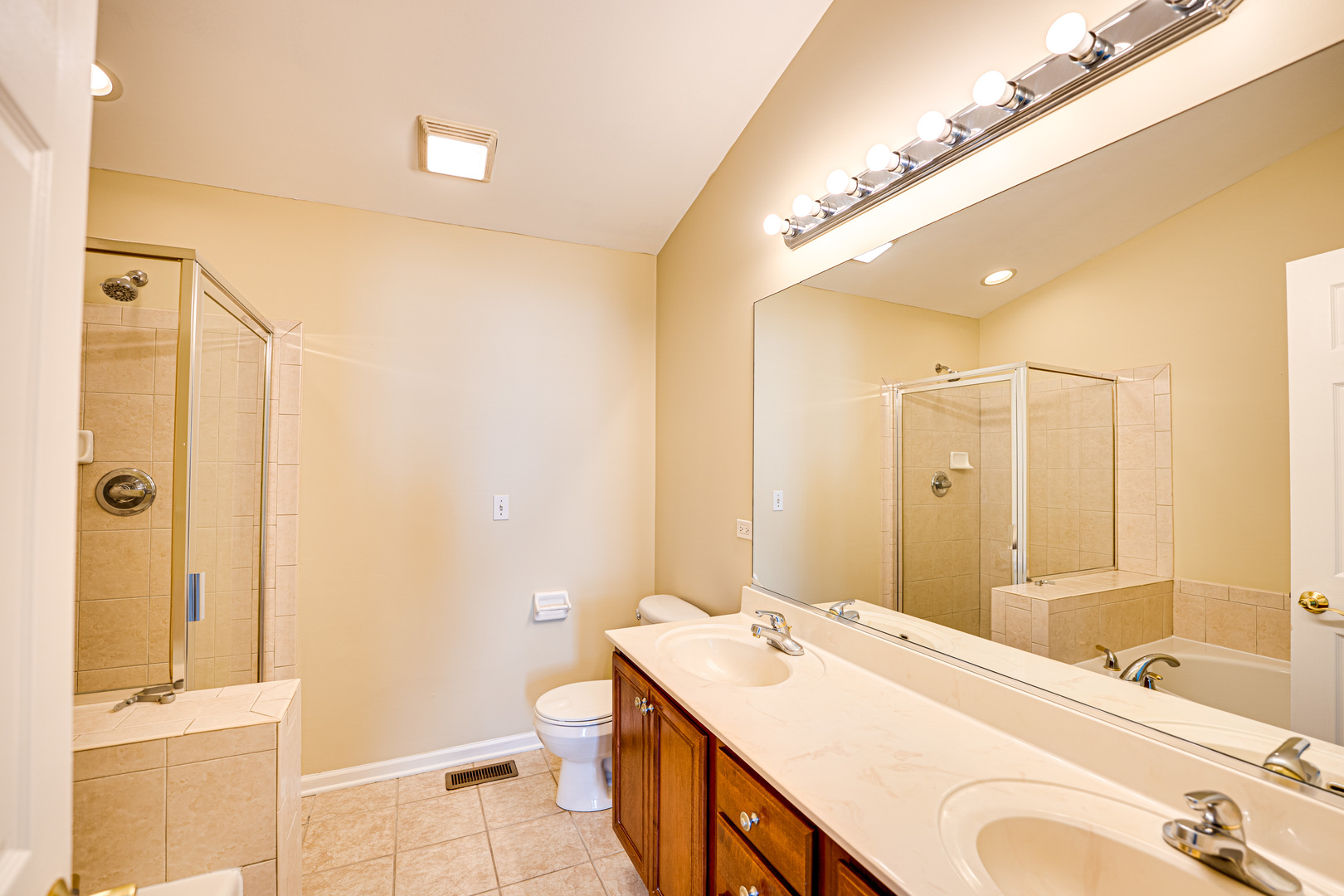 3147 Saganashkee Lane, Naperville, IL 60564