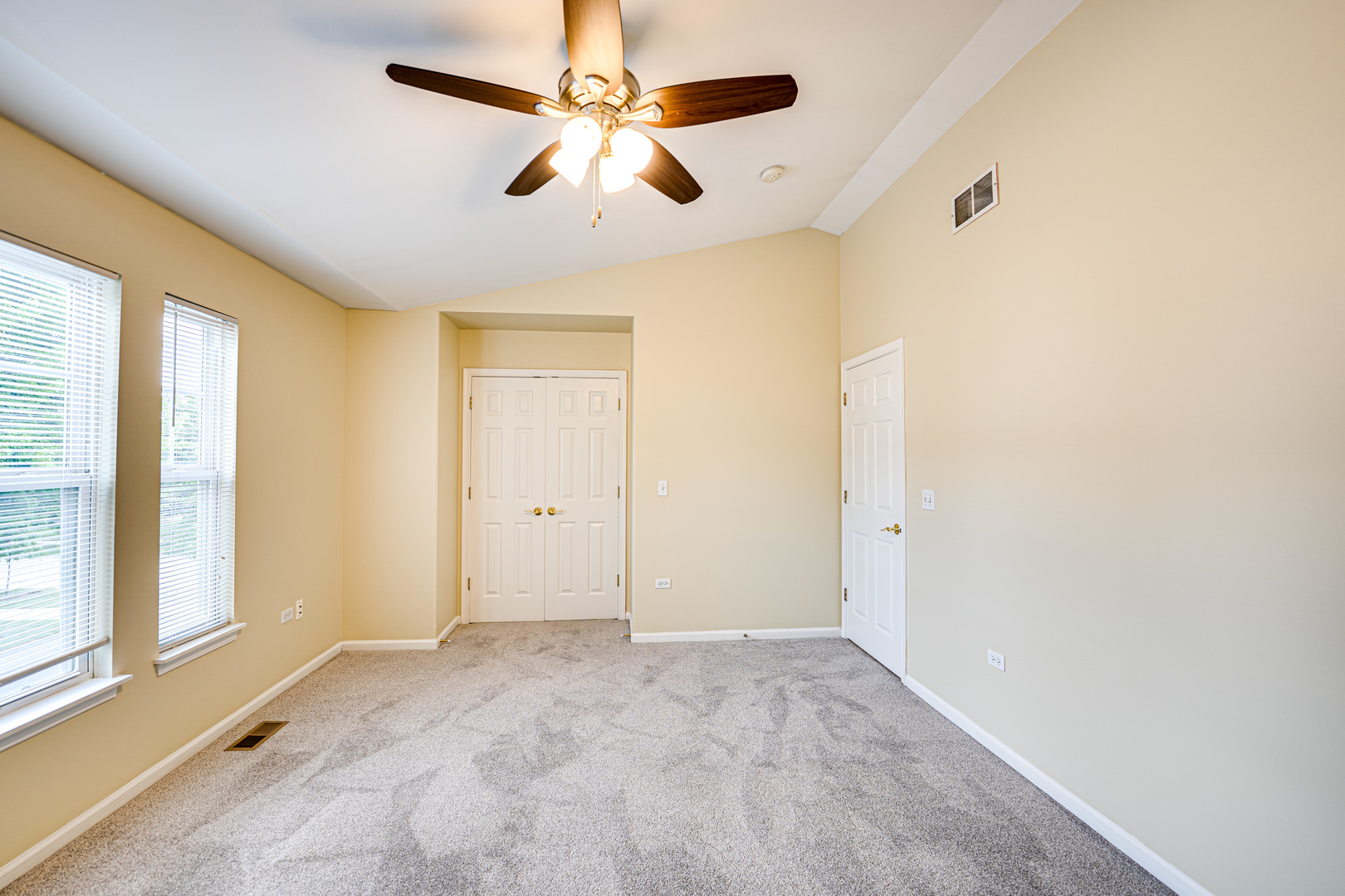 3147 Saganashkee Lane, Naperville, IL 60564