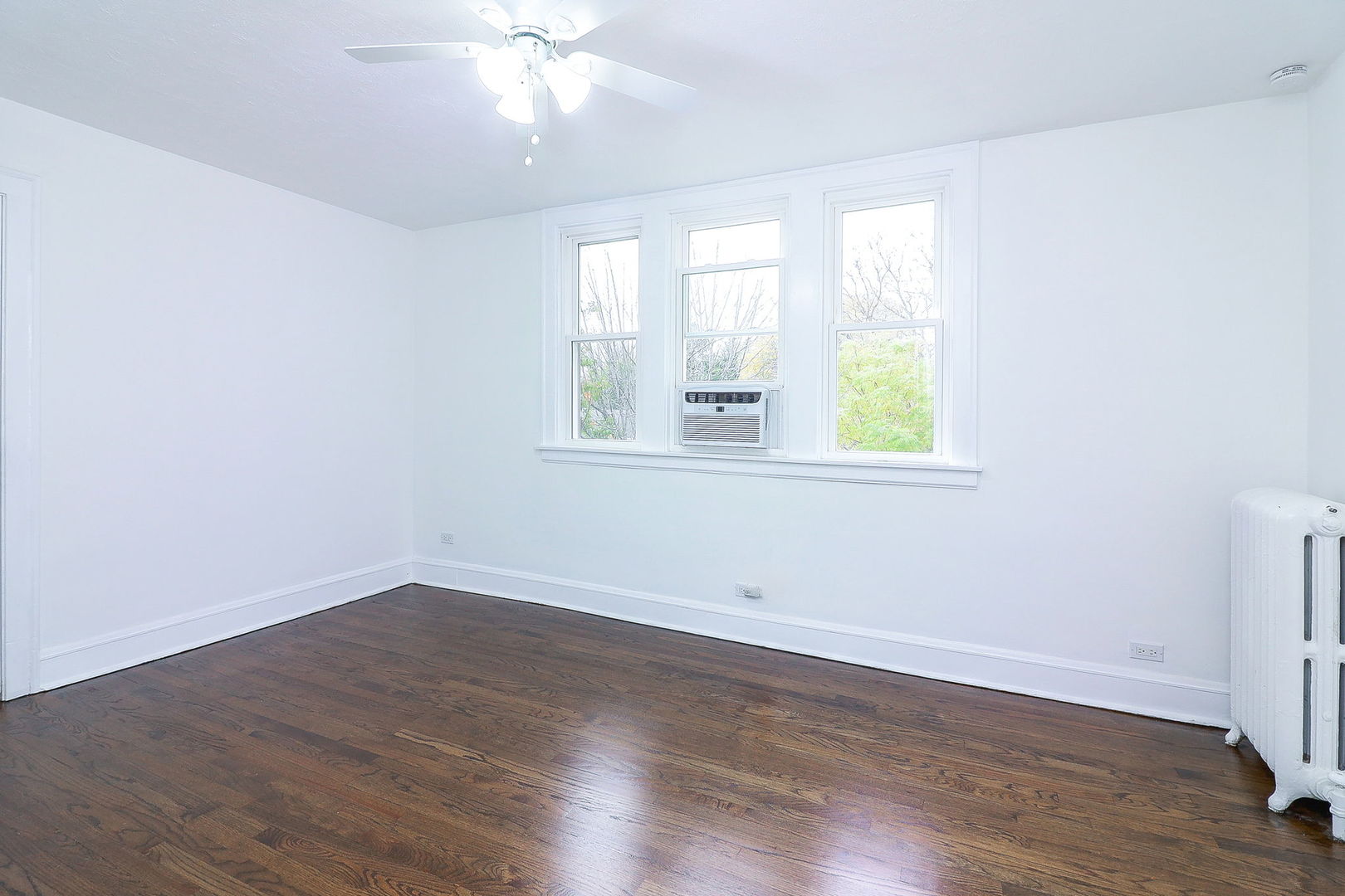 613 S Summit Avenue, Villa Park, IL 60181