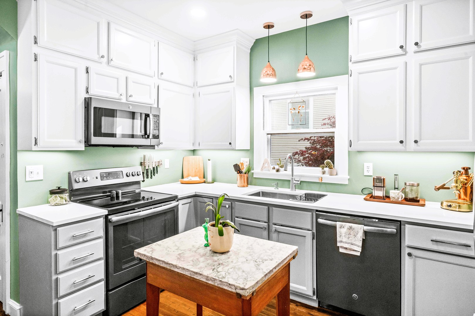 411 Willard Avenue, Bloomington, IL 61701