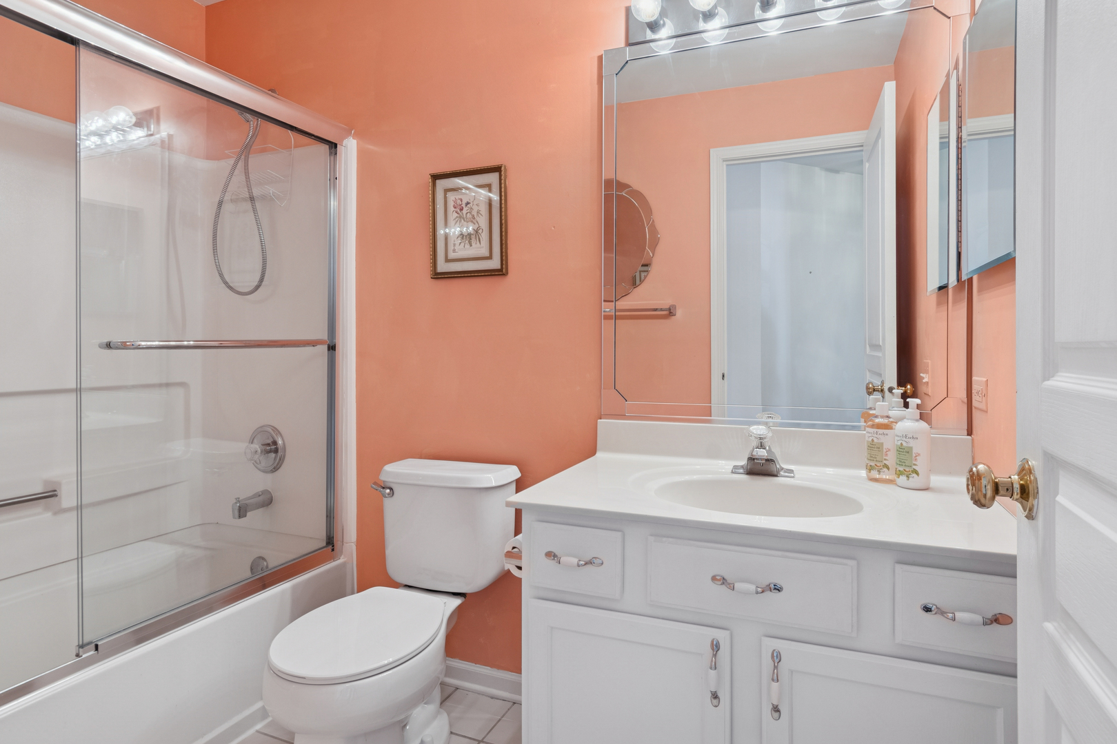 6 Arboretum Drive, Lombard, IL 60148