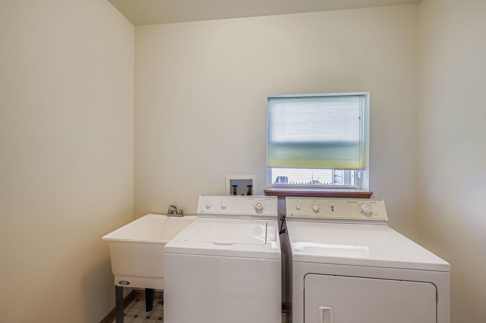 1920 Butler Drive, Bartlett, IL 60103