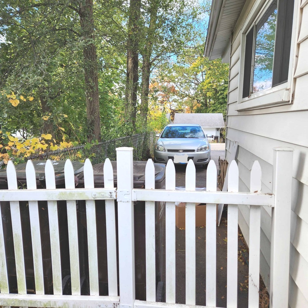 908 Ridge Avenue, Wauconda, IL 60084