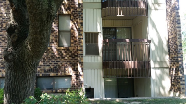 2275 COUNTRY CLUB Drive #22, Woodridge, IL 60517