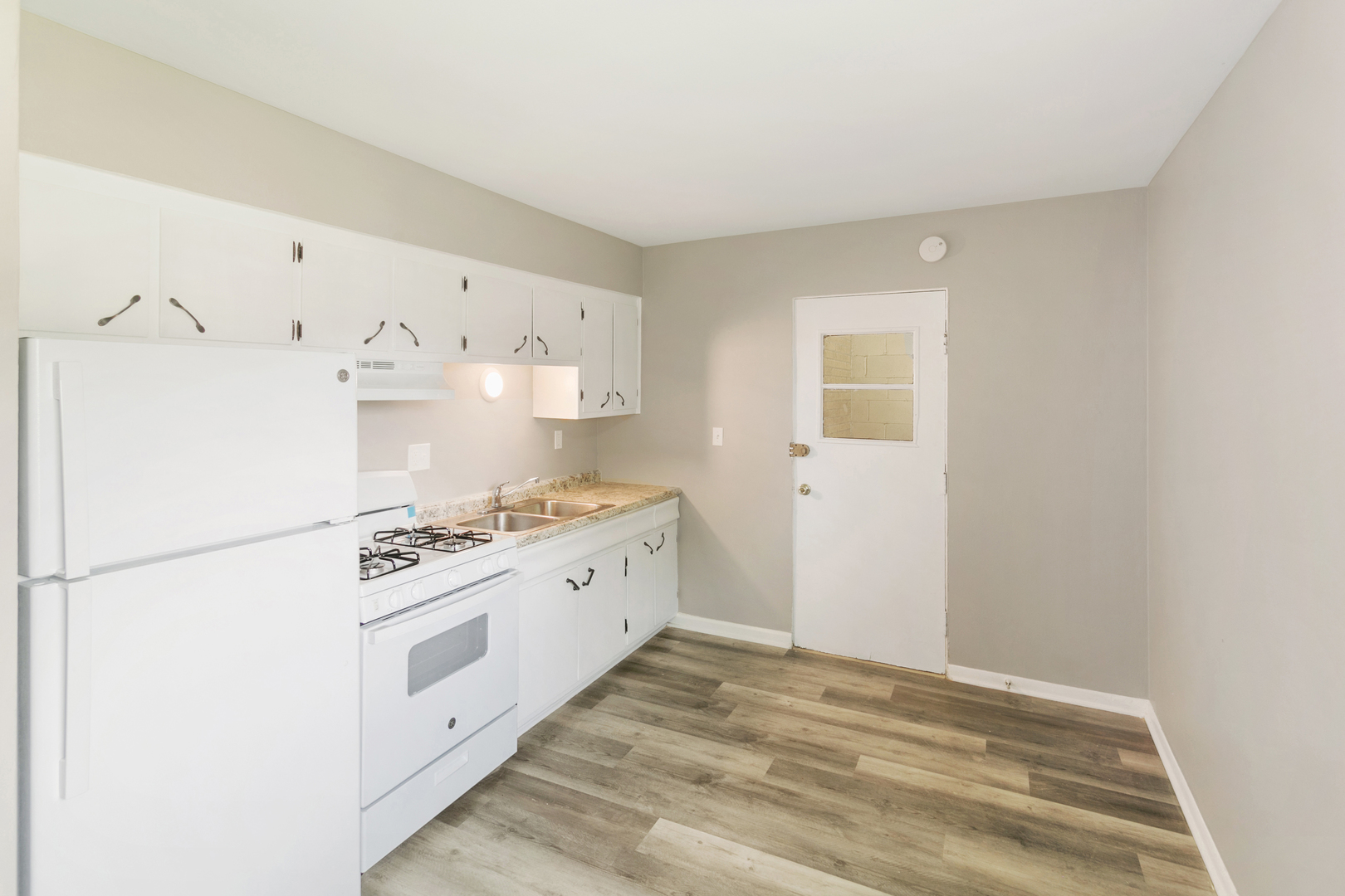 991 Tollview Avenue #4, Aurora, IL 60505