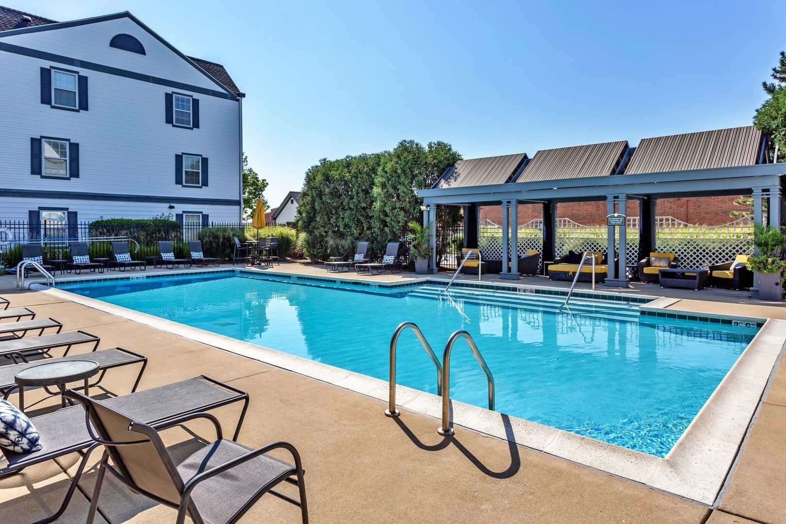 198 Bach Court #198, Wheaton, IL 60189