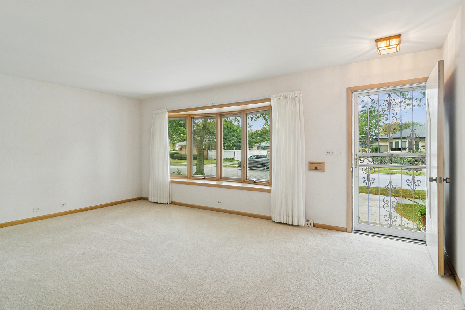 7815 N Oleander Avenue, Niles, IL 60714