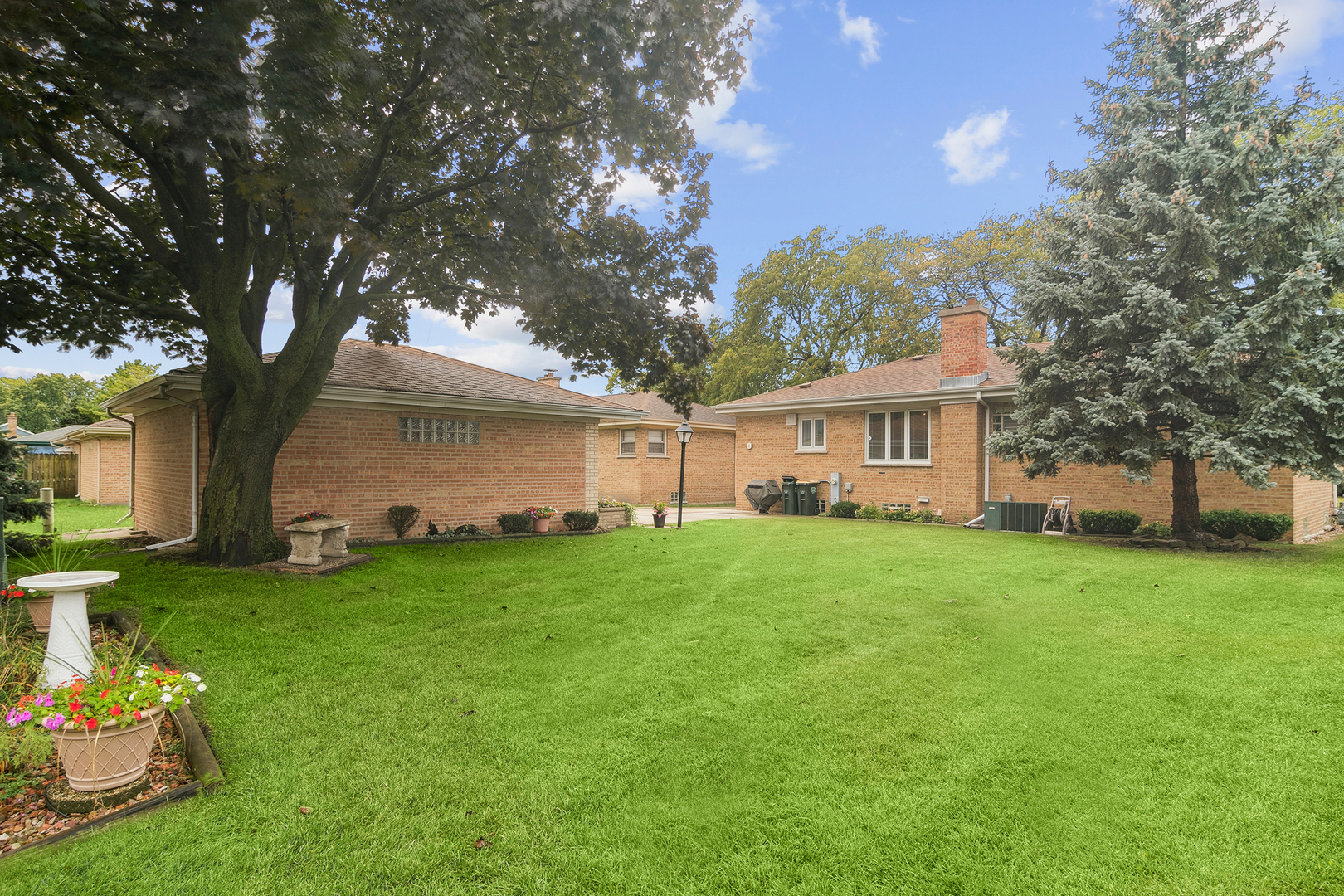 7815 N Oleander Avenue, Niles, IL 60714